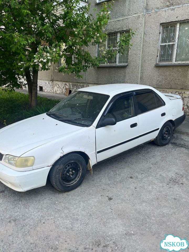 Toyota Corolla 1.3 AT, 1998, битый, 570 000 км фото 2