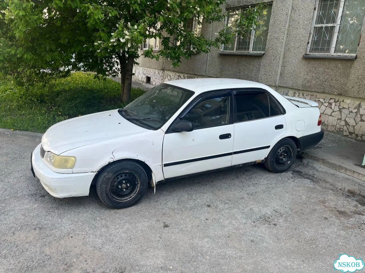 Toyota Corolla 1.3 AT, 1998, битый, 570 000 км фото 3