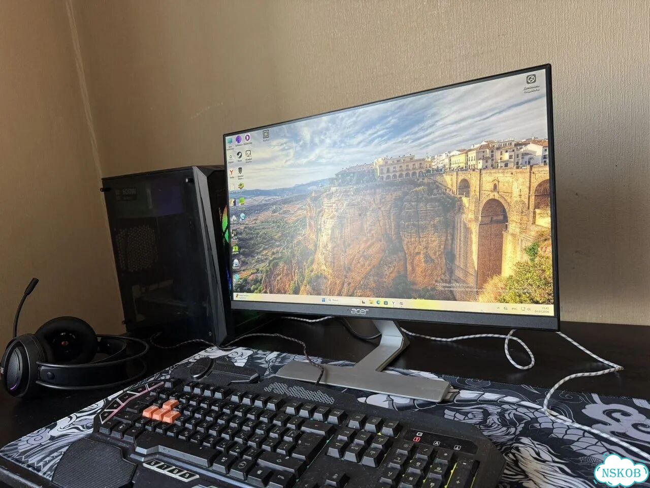 Игровой пк с монитором и клавиатурой фото 1