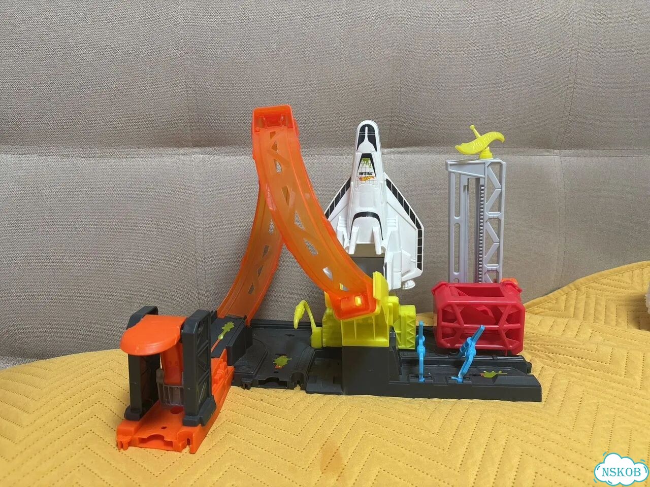 Трек Hot Wheels City запуск ракеты фото 1