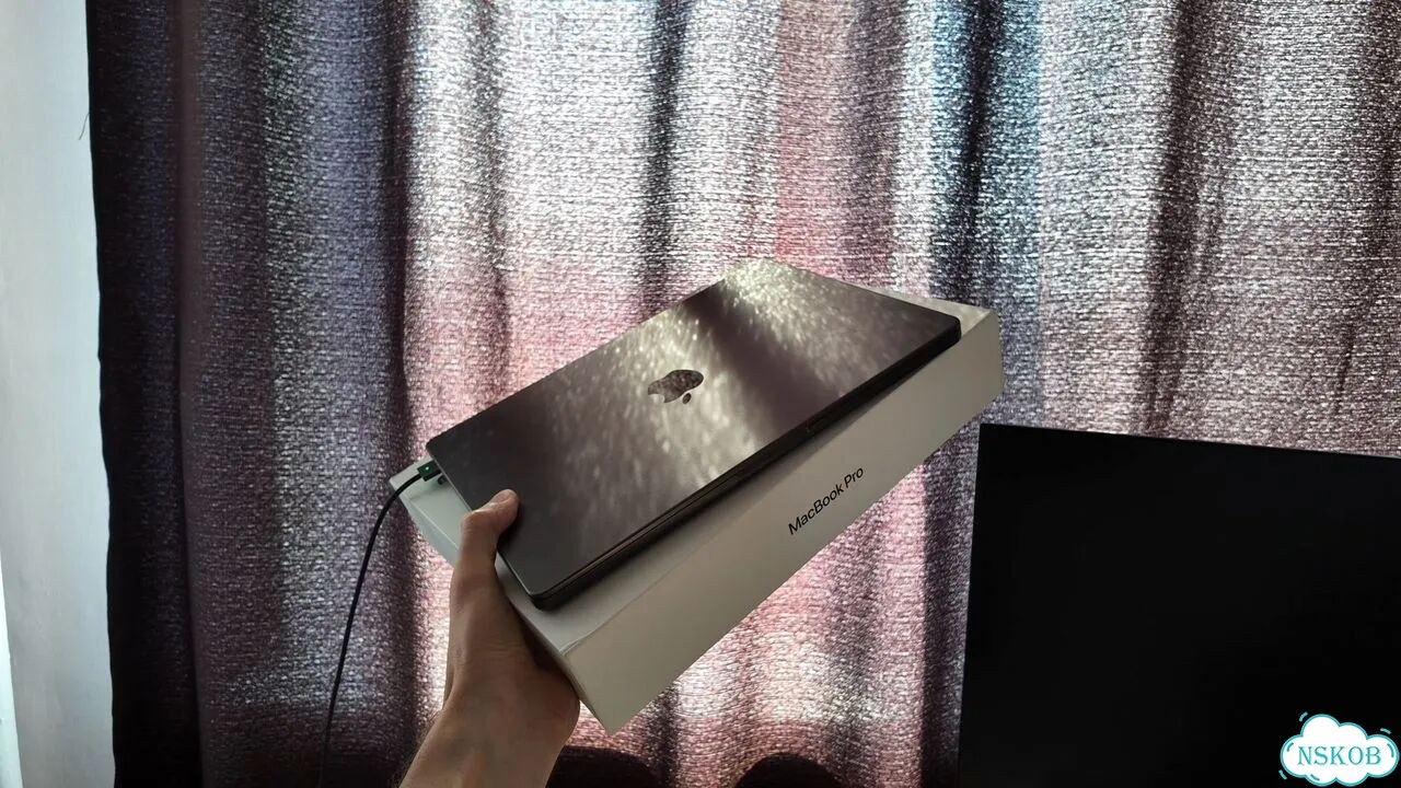 MacBook Pro 14 M5 АКБ100% фото 1