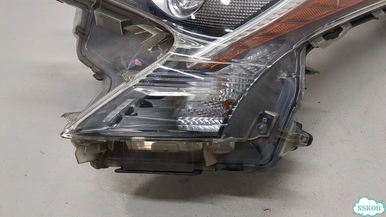 Фара (передняя) левая Toyota Prius фото 2