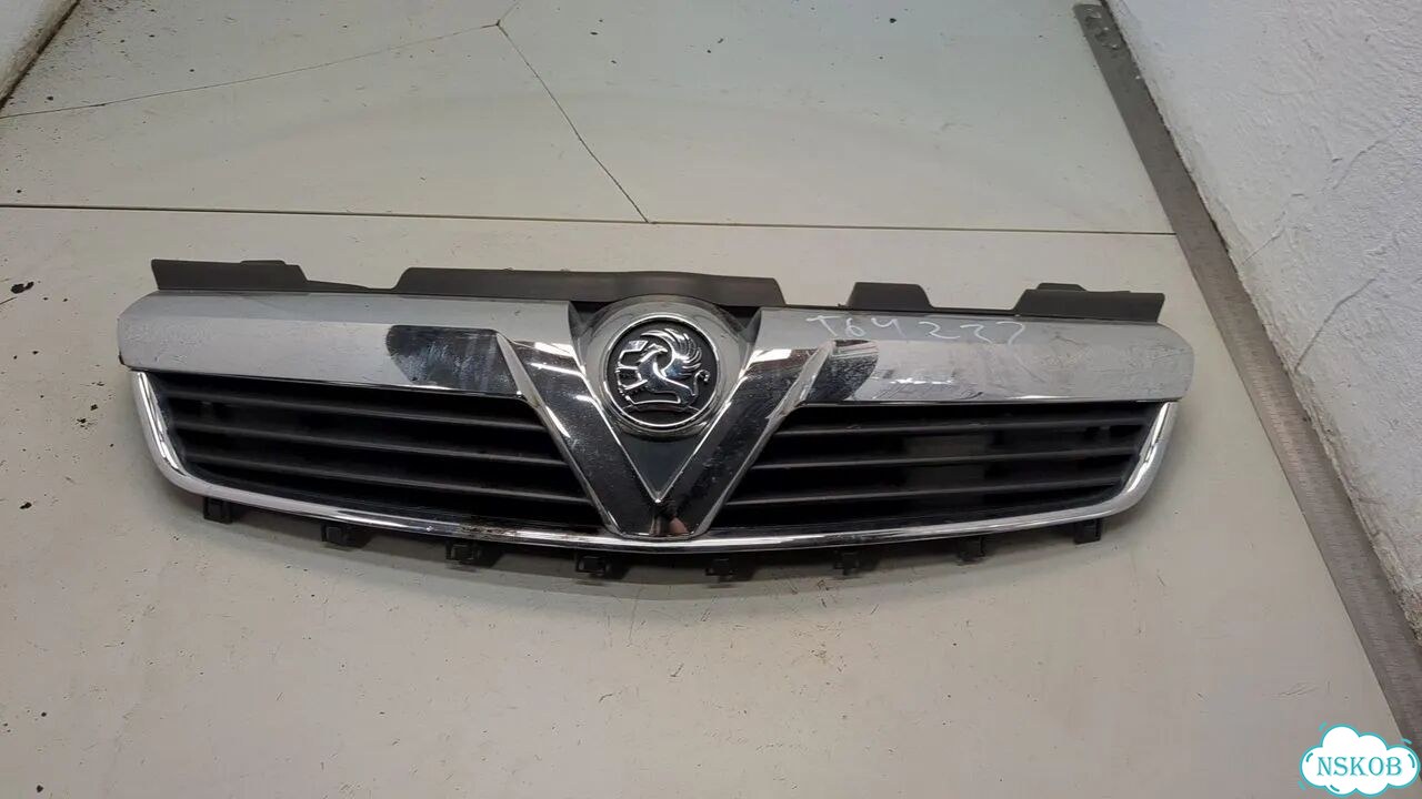 Решетка радиатора Opel Zafira B фото 1