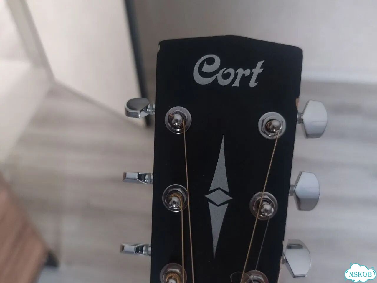 Акустическая гитара cort фото 3
