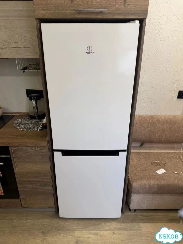 Холодильник Indesit как новый фото 1