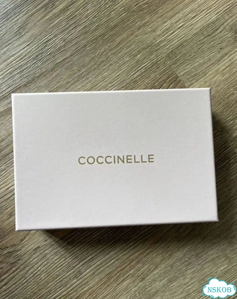 Коробка Coccinelle оригинал от обложки на паспорт фото 1