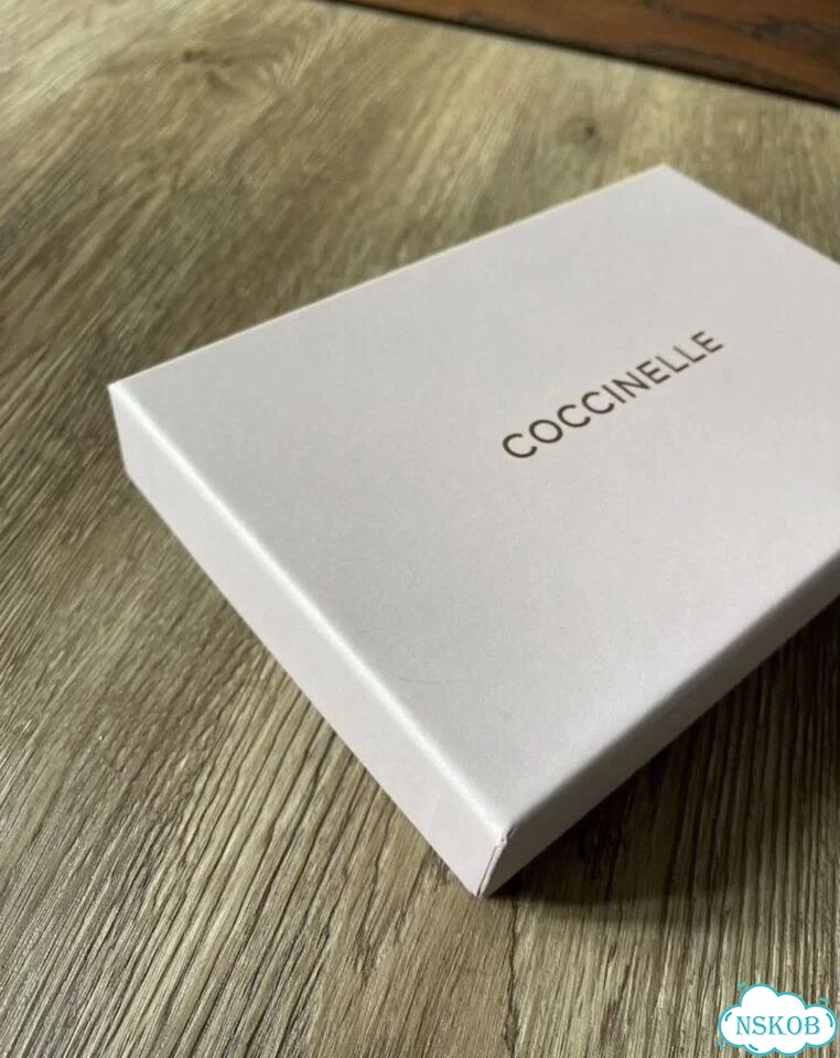 Коробка Coccinelle оригинал от обложки на паспорт фото 2