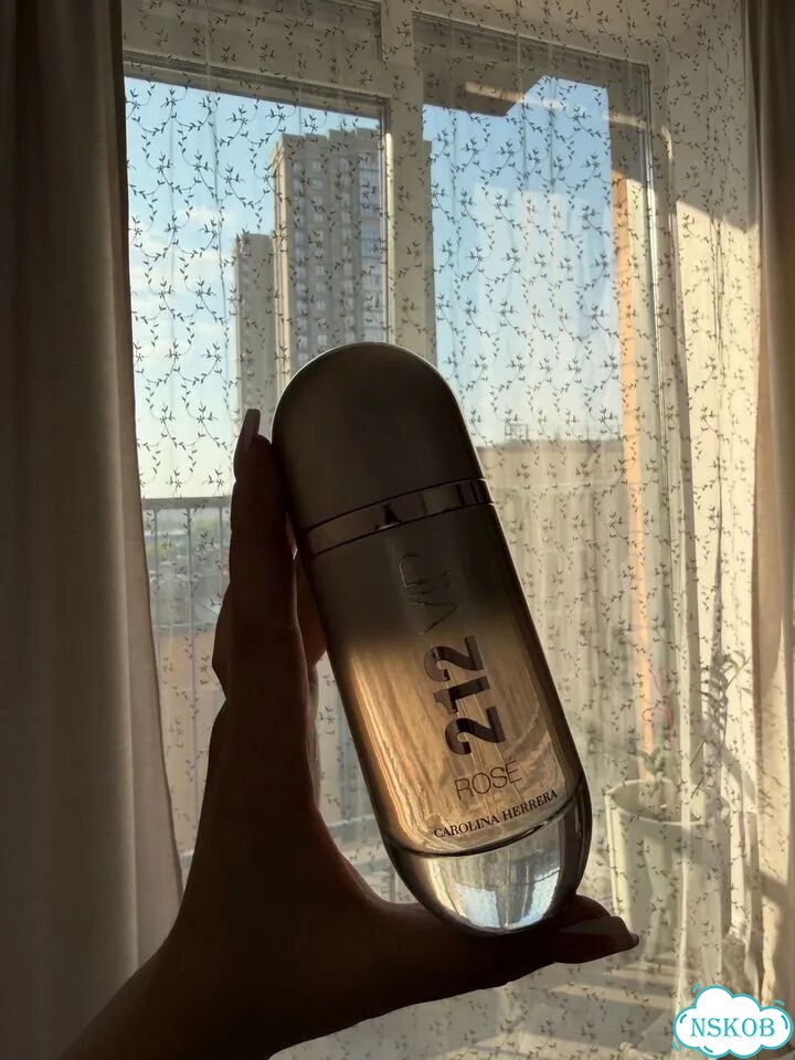 Парфюмерная вода Carolina Herrera фото 1