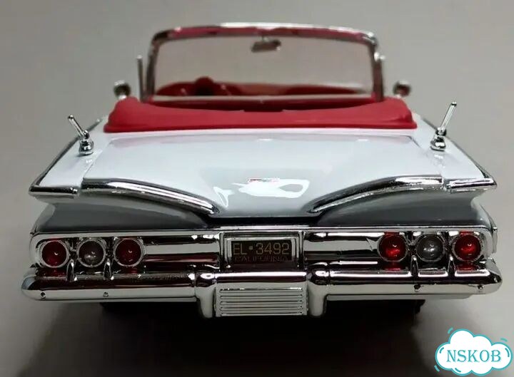 Модель автомобиля 1:18.Chevrolet Impala 1960 фото 6