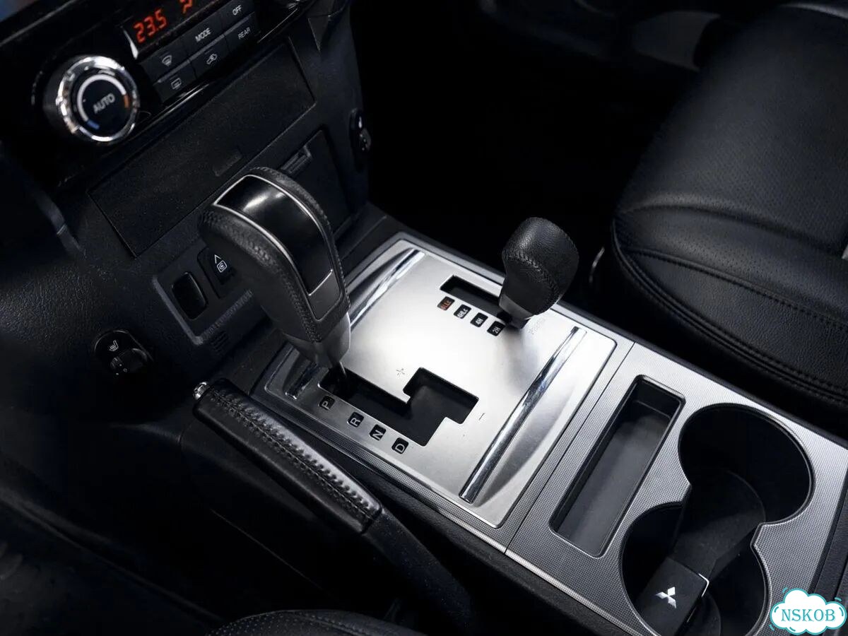 Mitsubishi Pajero 3.0 AT, 2021, 147 956 км фото 17