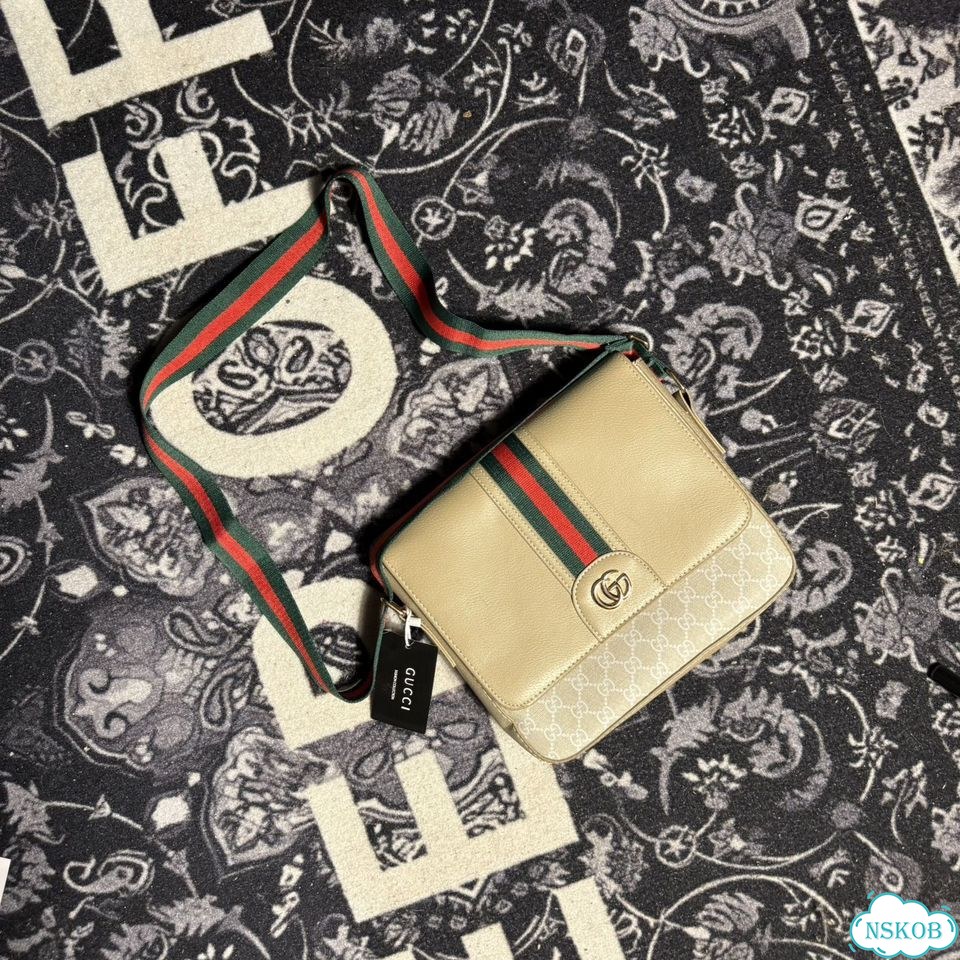 Сумка Gucci gg supreme monogram bag фото 1