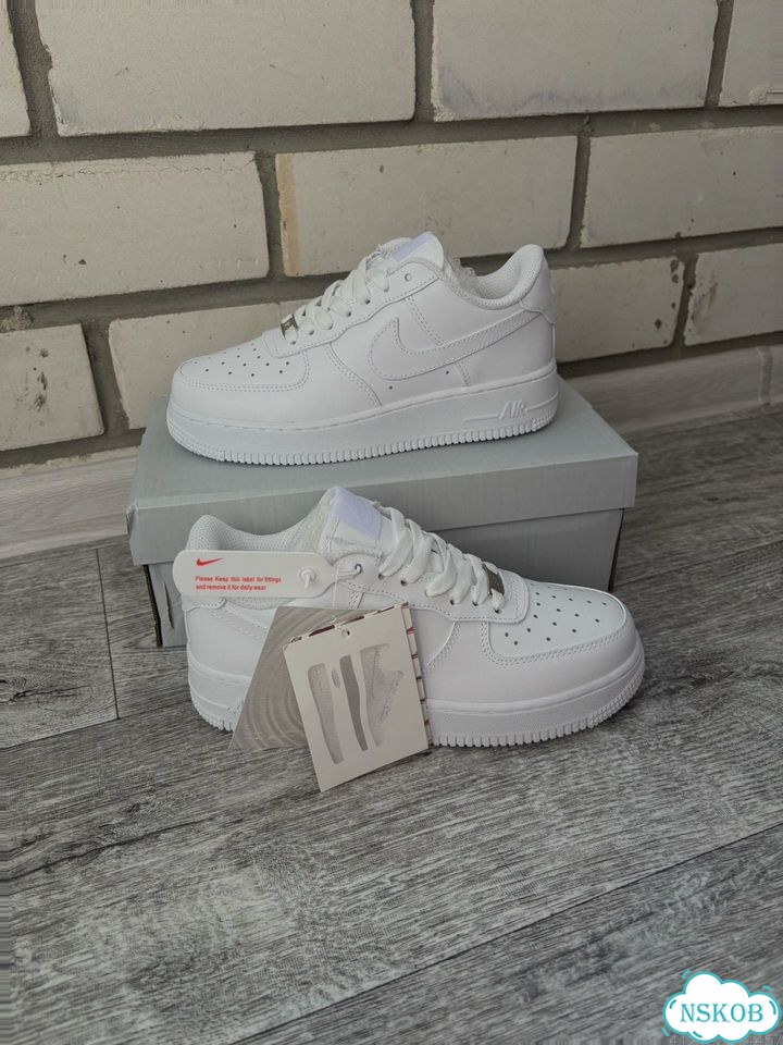 Nike air foce 1 белые премиум фото 2