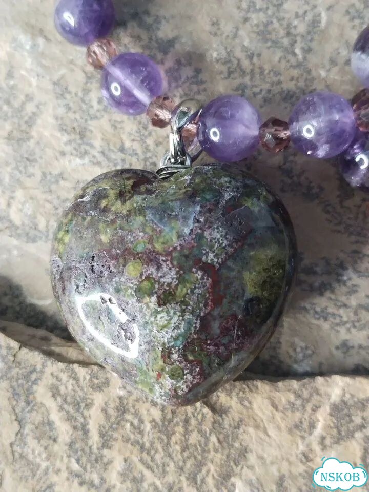 Украшение из натуральных камней из аметиста фото 3