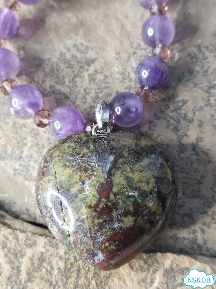 Украшение из натуральных камней из аметиста фото 4