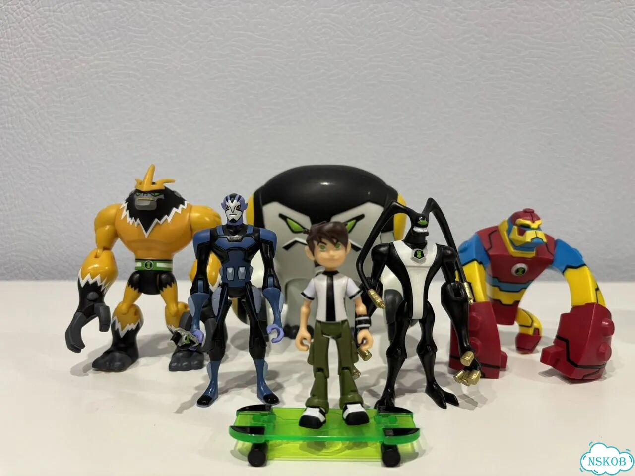 BEN 10 игрушки фигурки в ассортименте фото 1