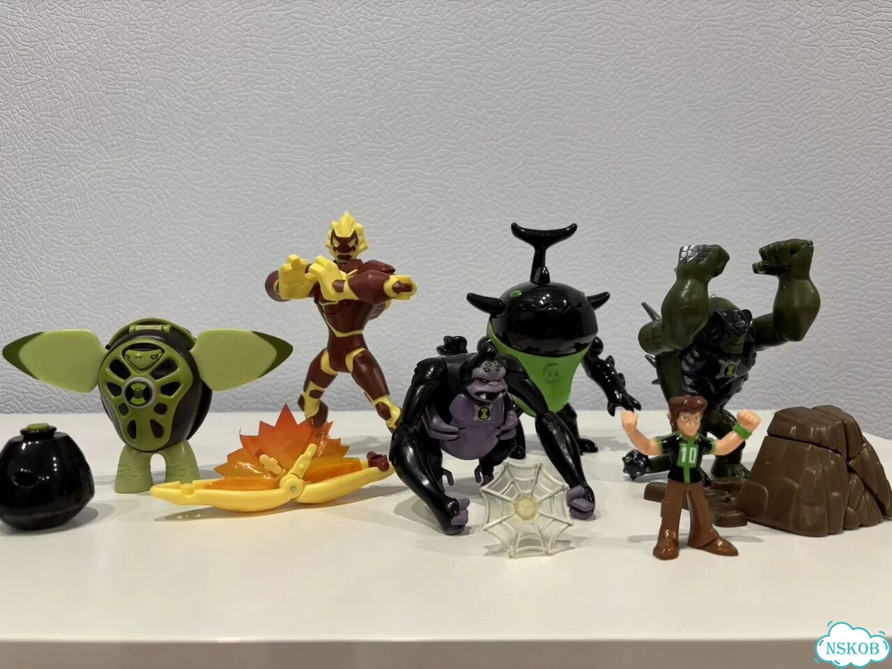 BEN 10 игрушки фигурки в ассортименте фото 2