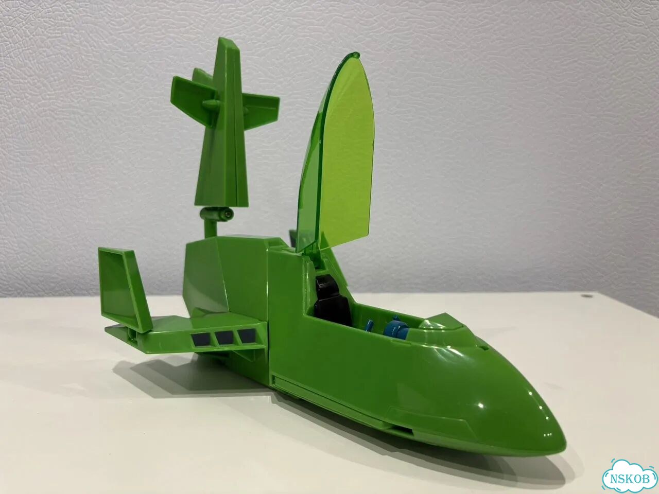 Ben 10 игрушки, самолеты, DNA-lab в ассортименте фото 3