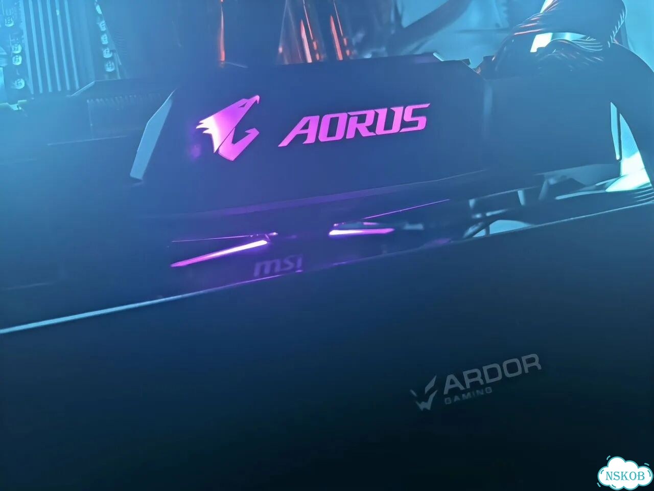 Gtx 1080ti 11gb aorus фото 1