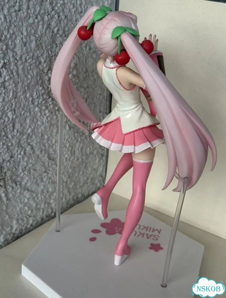 Фигурка sega Hatsune Miku Sakura Ver. 3 фото 2