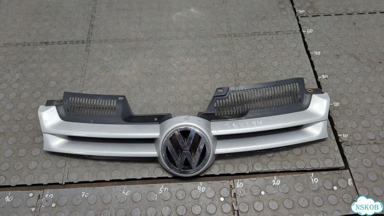 Решетка радиатора Volkswagen Golf 5 фото 1