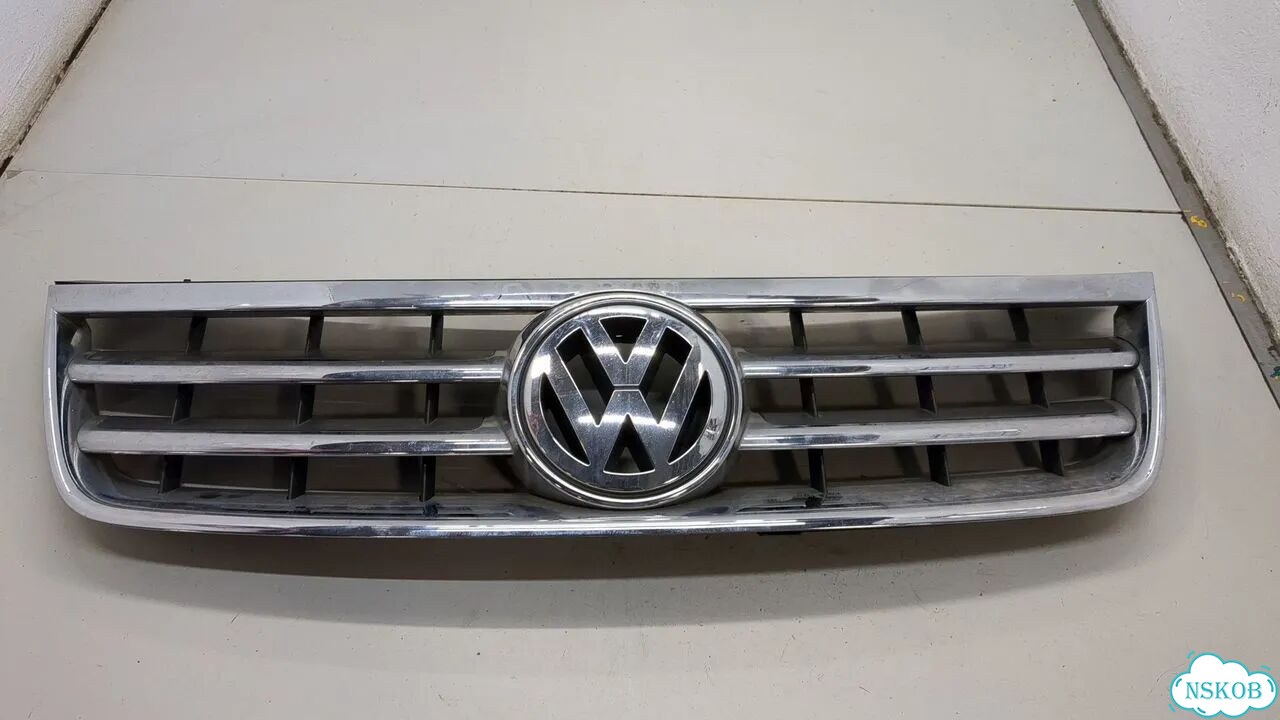 Решетка радиатора Volkswagen Touareg фото 1
