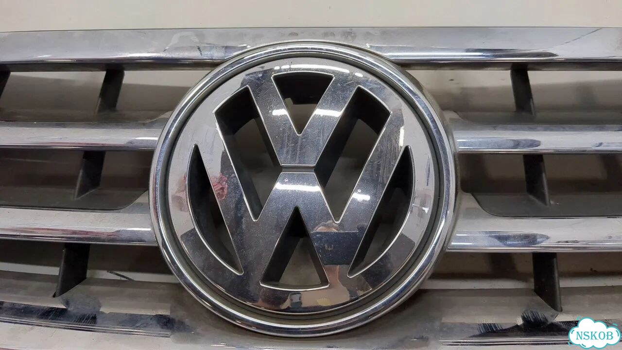 Решетка радиатора Volkswagen Touareg фото 3