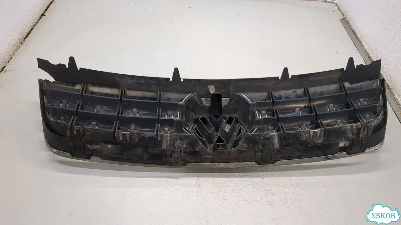 Решетка радиатора Volkswagen Touareg фото 6