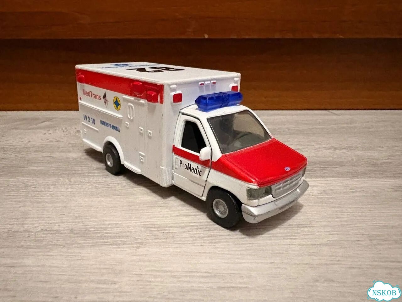 Модель Ford E-350 «MedTrans» фото 1