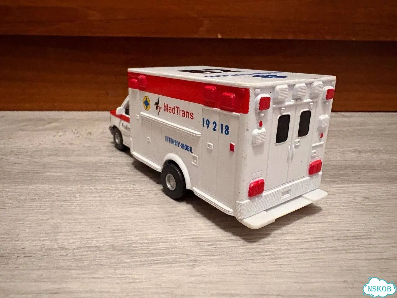 Модель Ford E-350 «MedTrans» фото 2