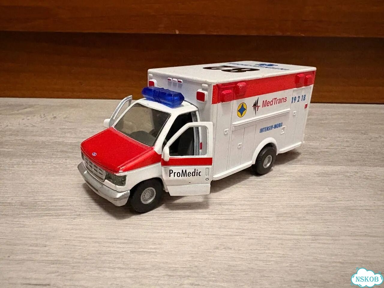 Модель Ford E-350 «MedTrans» фото 4