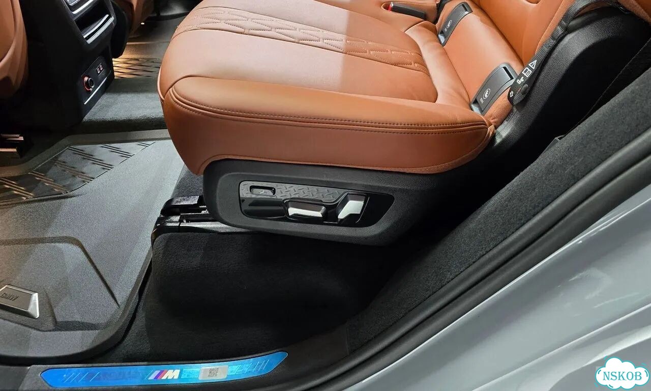 BMW X7 3.0 AT, 2024, 28 000 км фото 17