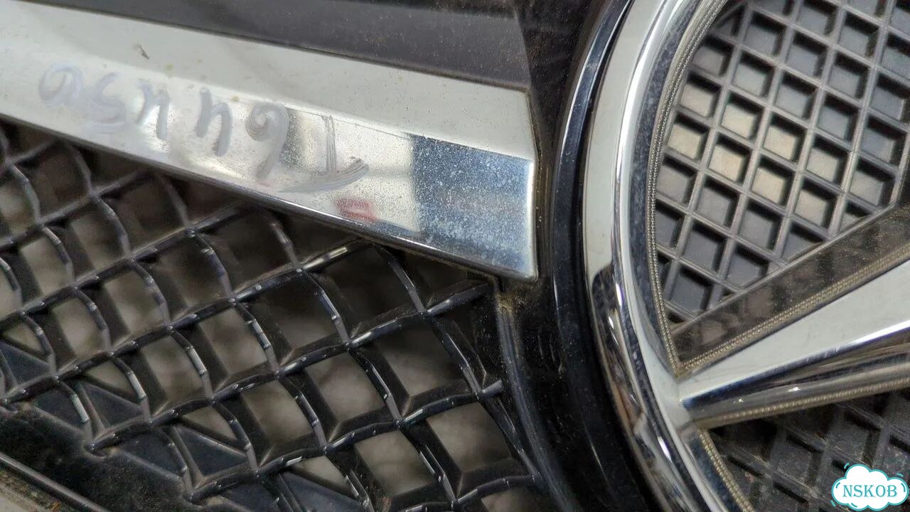 Решетка радиатора Mercedes C W204 фото 3