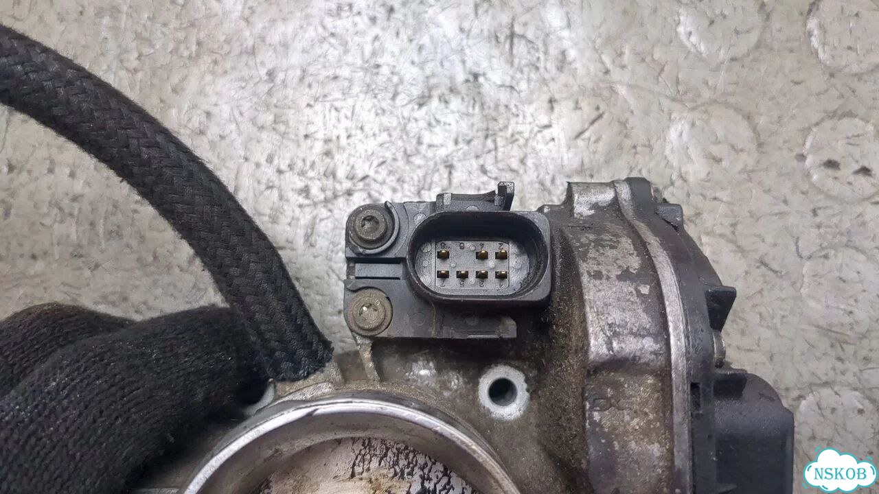 Заслонка дроссельная Audi A4 (B5) фото 3