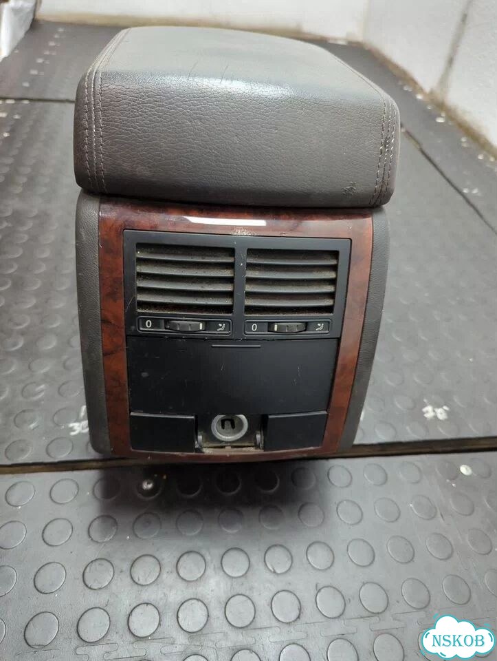 Консоль салона Volkswagen Touareg фото 3