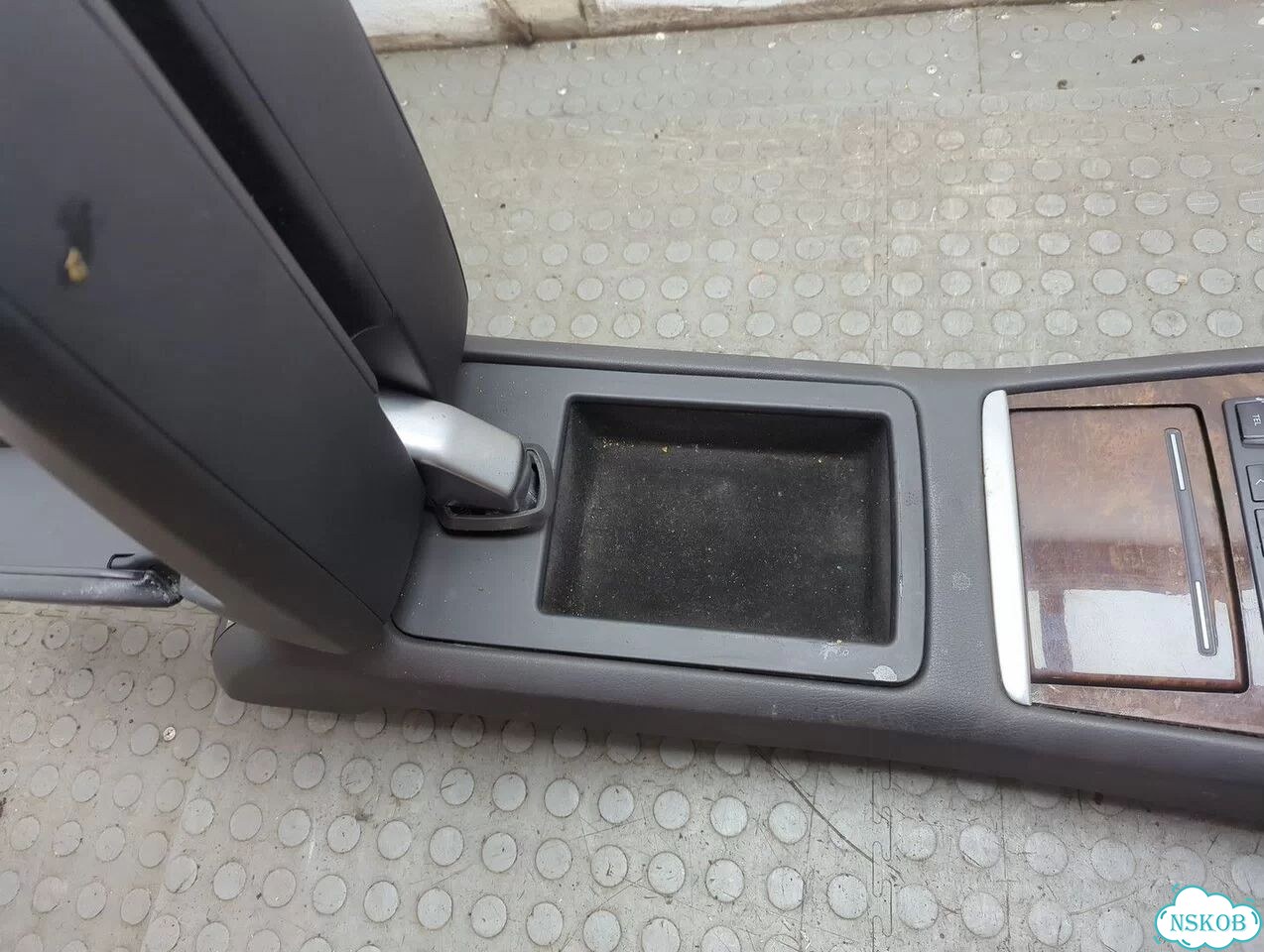 Консоль салона Audi A8 (D3) фото 8