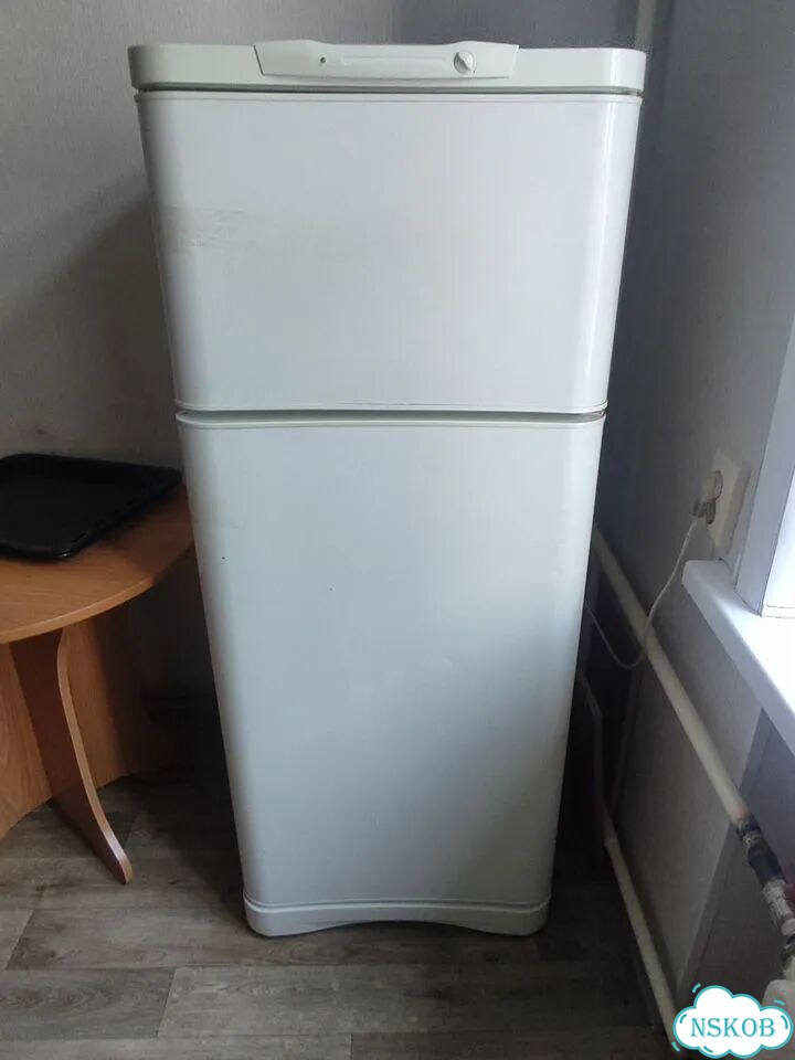 Холодильник бу фото 1
