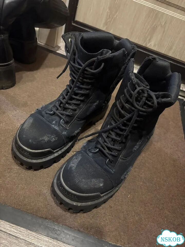 Balenciaga strike distressed canvas boots фото 1
