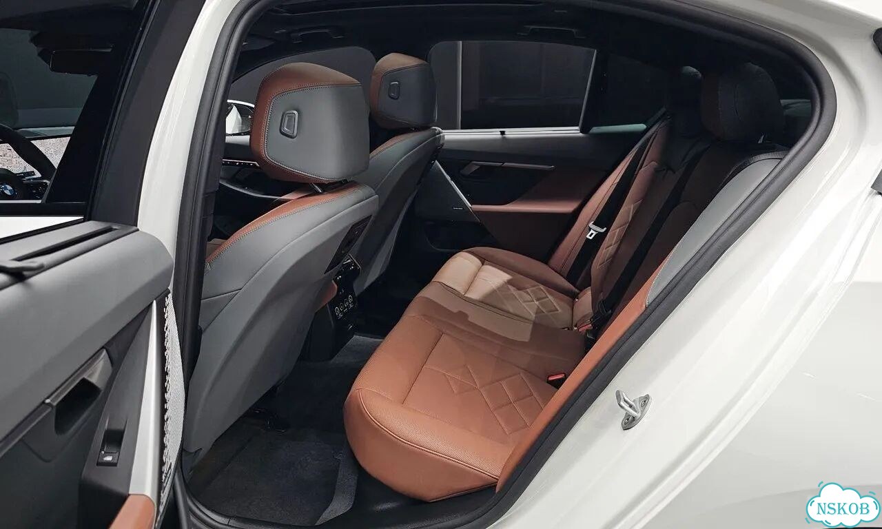 BMW 5 серия 2.0 AT, 2025, 21 400 км фото 31