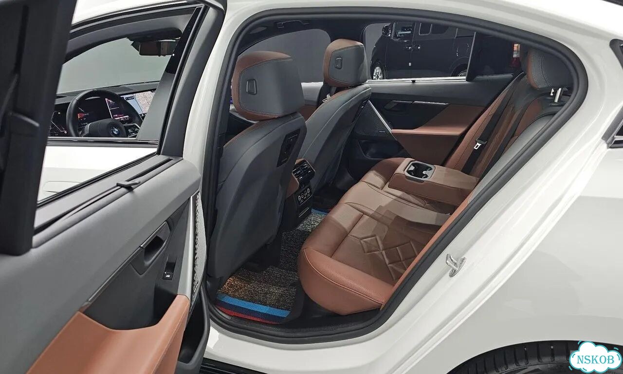 BMW 5 серия 2.0 AT, 2025, 36 000 км фото 18