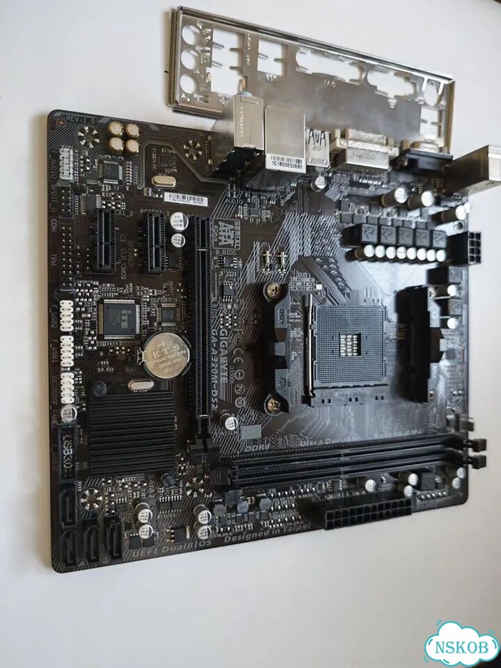 Gigabyte A320M DS2 sAM4 фото 2