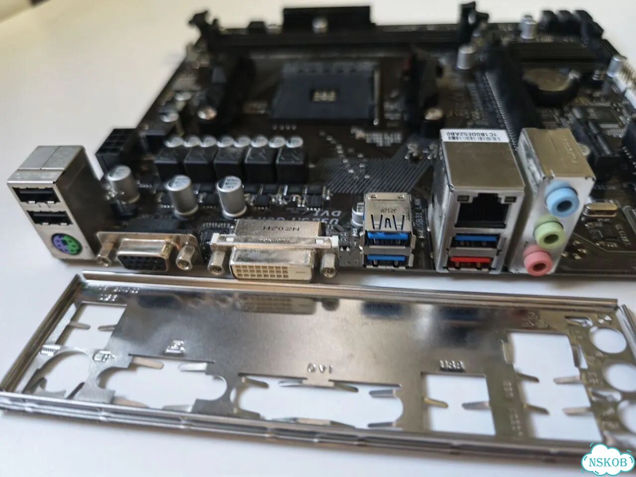 Gigabyte A320M DS2 sAM4 фото 4