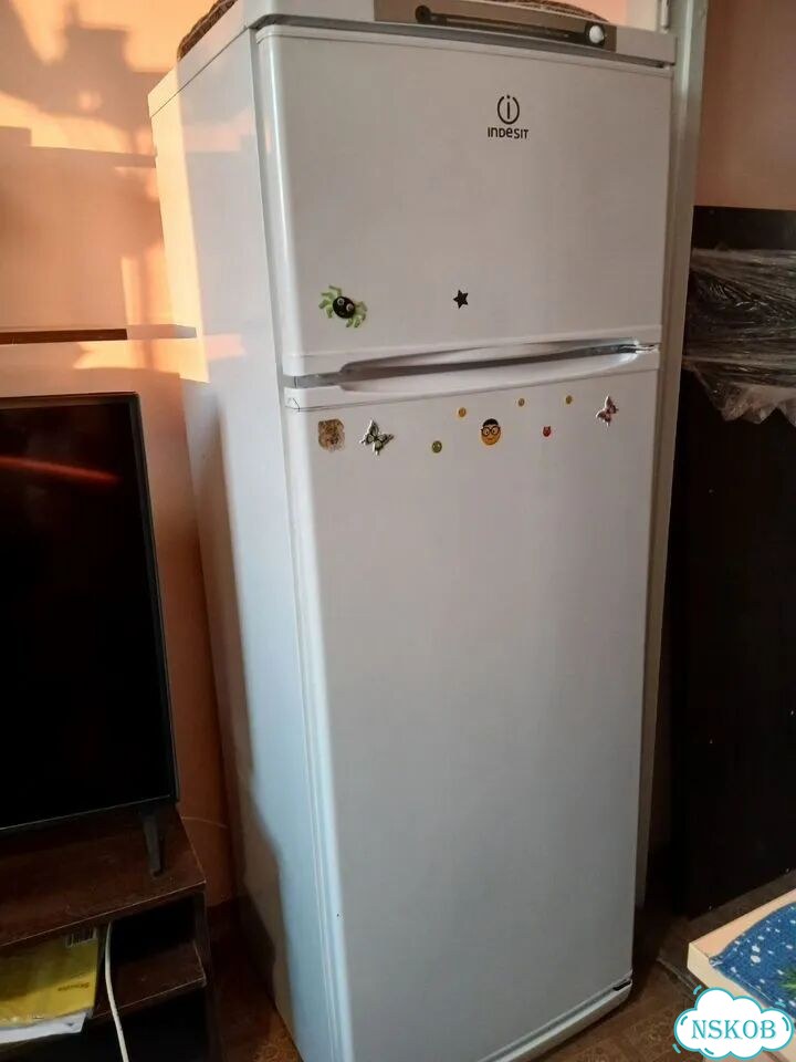 Холодильник бу фото 1