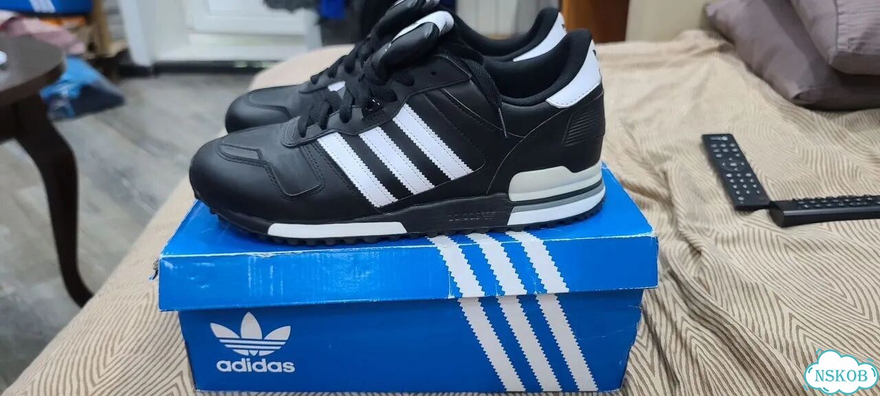 Мужские кроссовки Adidas ZX 700 фото 1