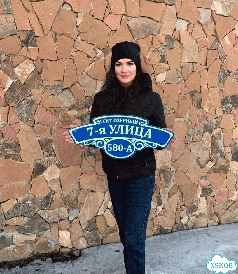 Табличка с адресом, указатель, вывеска фото 1