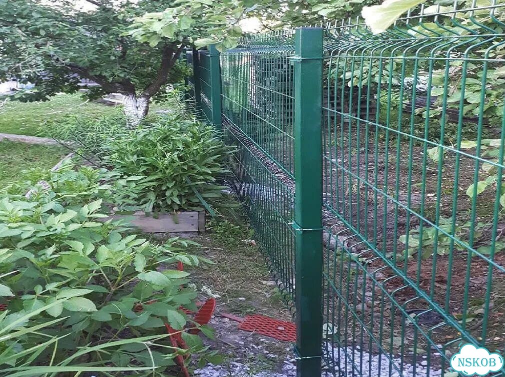Установка забора из 3D сетки фото 2
