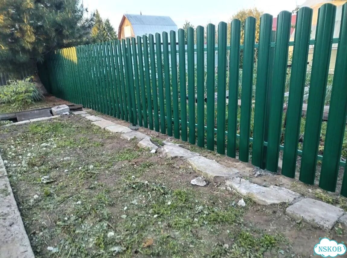 Забор из евроштакетника фото 8
