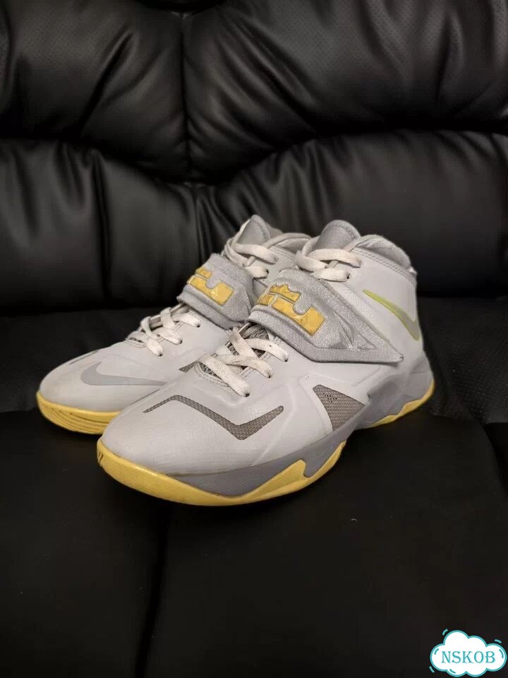 Кроссовки Nike Lebron Zoom Soldier VII фото 1