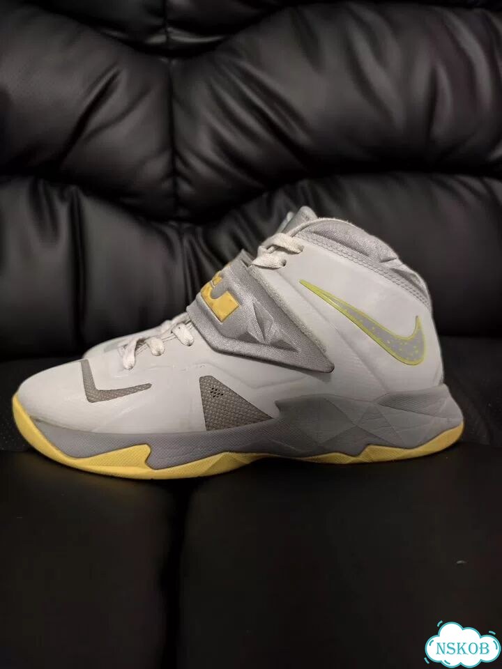 Кроссовки Nike Lebron Zoom Soldier VII фото 2