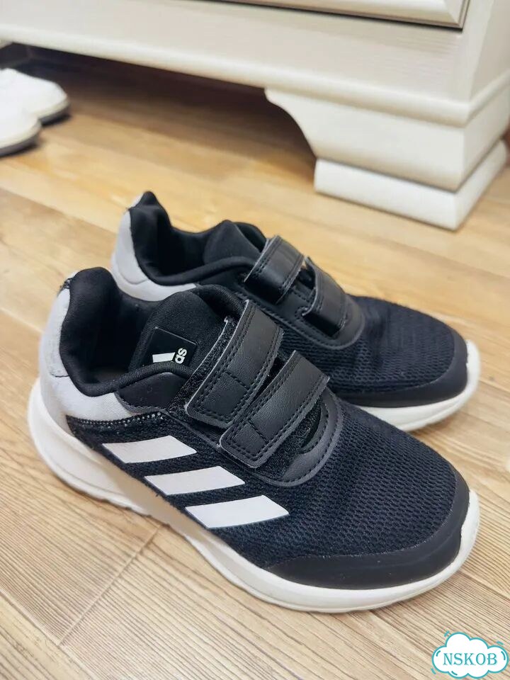 Черные кроссовки Adidas для ребенка фото 1