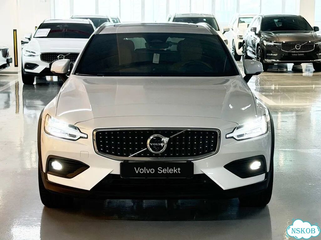 Volvo V60 Cross Country 2.0 AT, 2025, 5 200 км фото 2